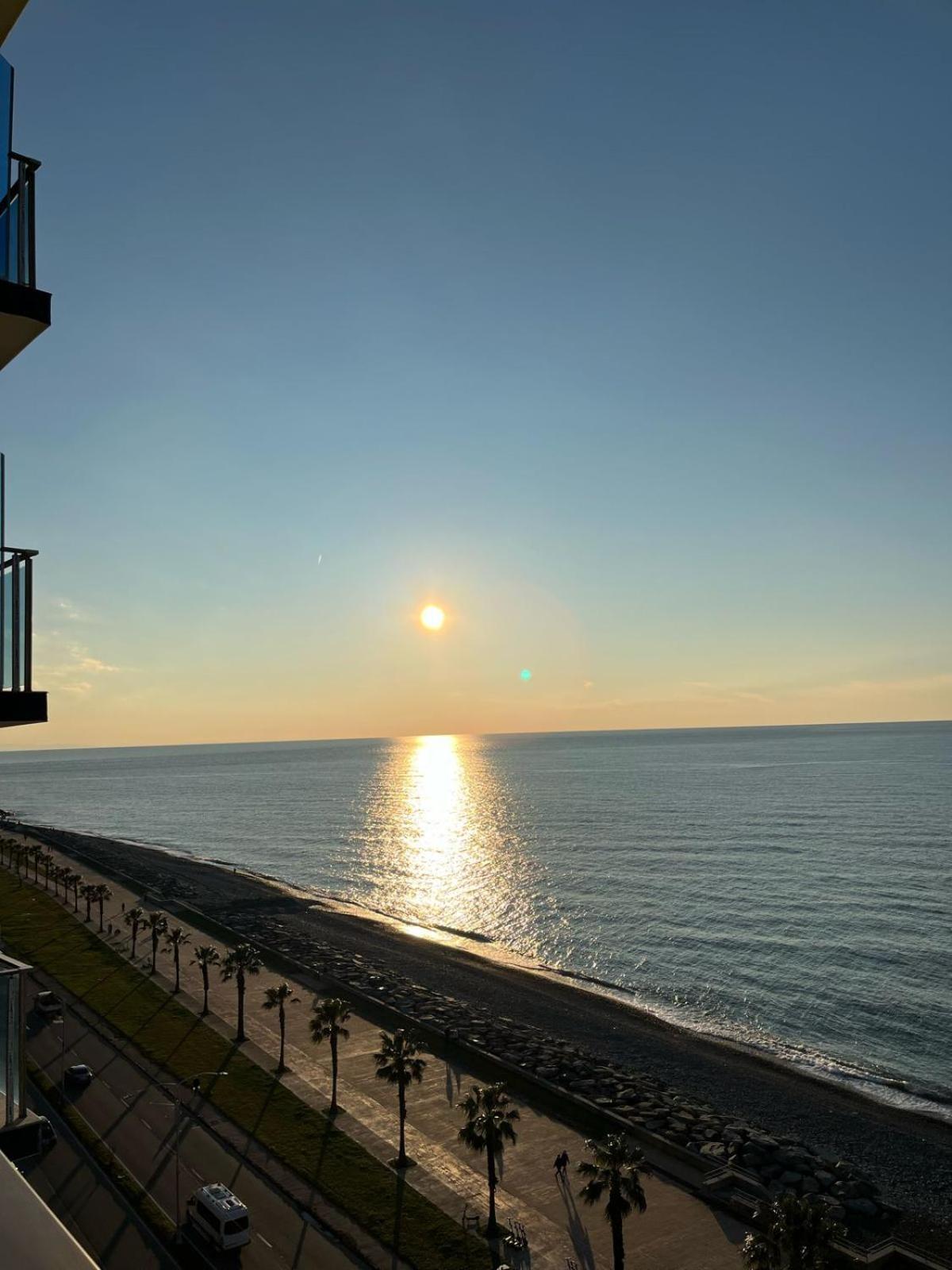 Sea Apartment Batumi Luaran gambar