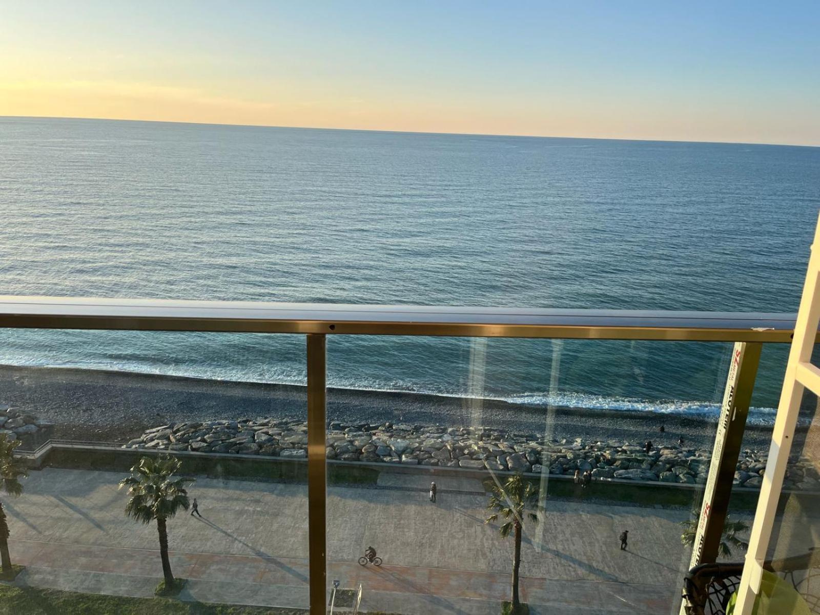 Sea Apartment Batumi Luaran gambar