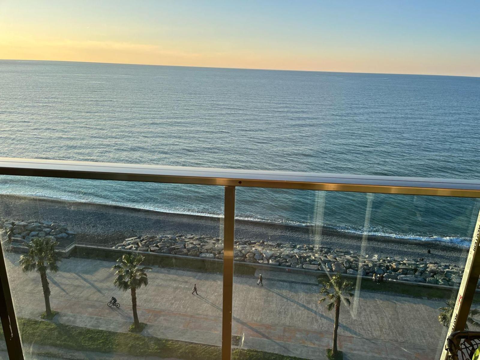 Sea Apartment Batumi Luaran gambar