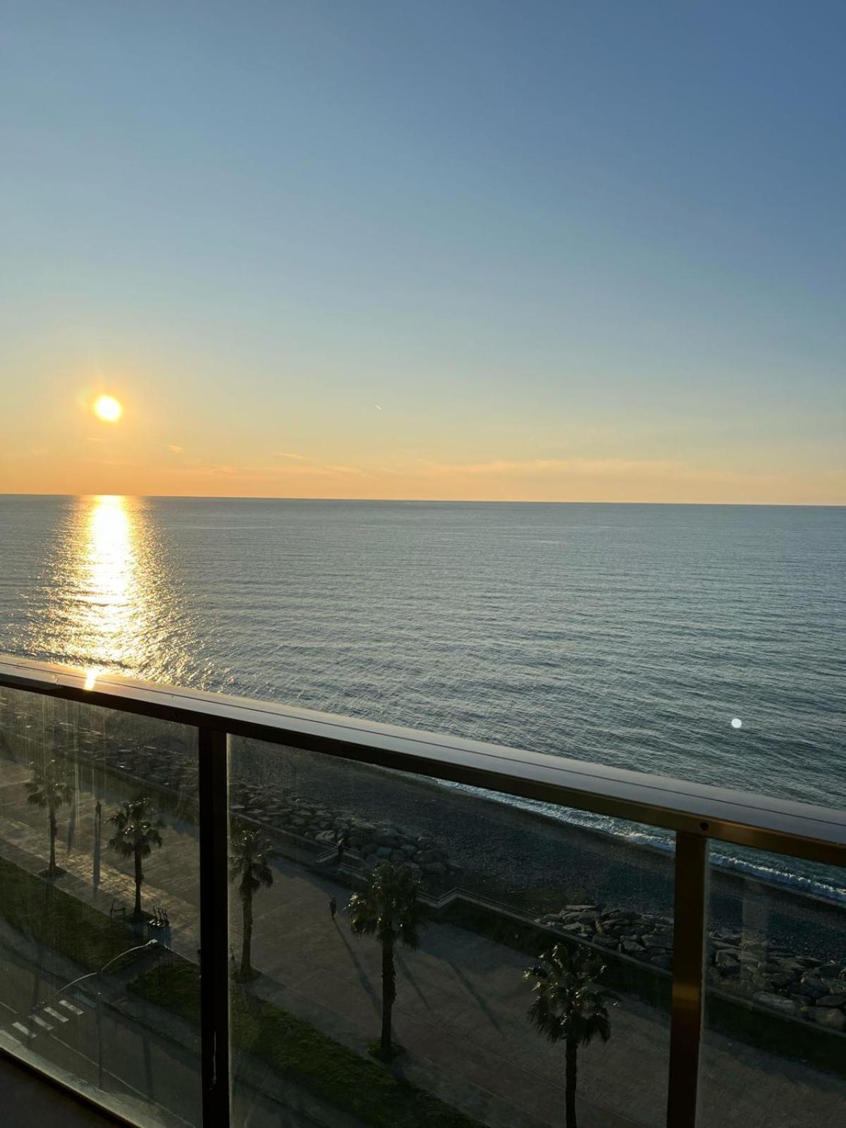 Sea Apartment Batumi Luaran gambar